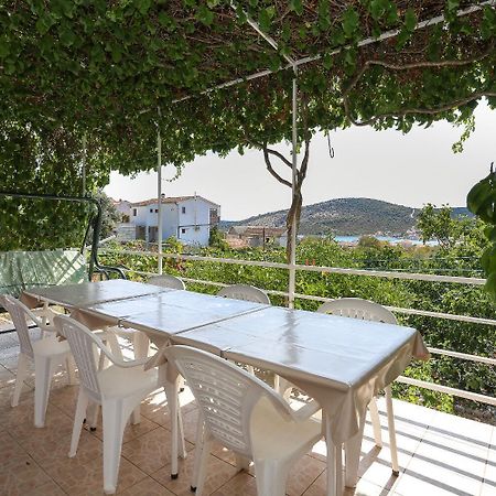Holiday Home Marcelo-With Terrace Vinišće المظهر الخارجي الصورة